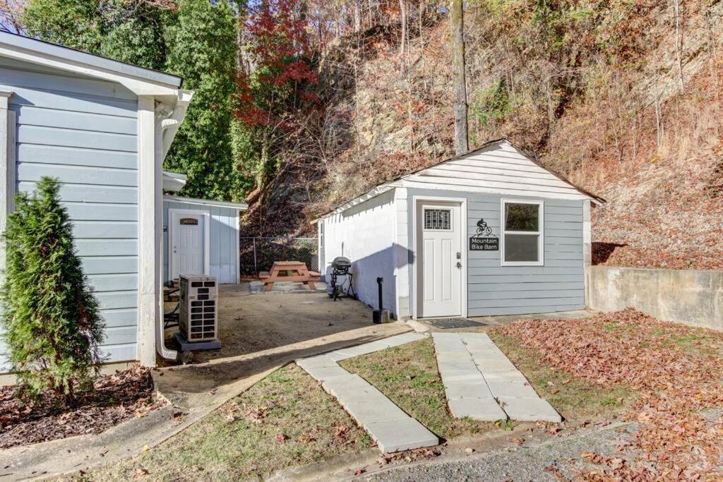 Cedar Blossom Bungalow Is A Cozy Getaway With A 5 Minute Walk To Downtown! Хот-Спрингс Экстерьер фото