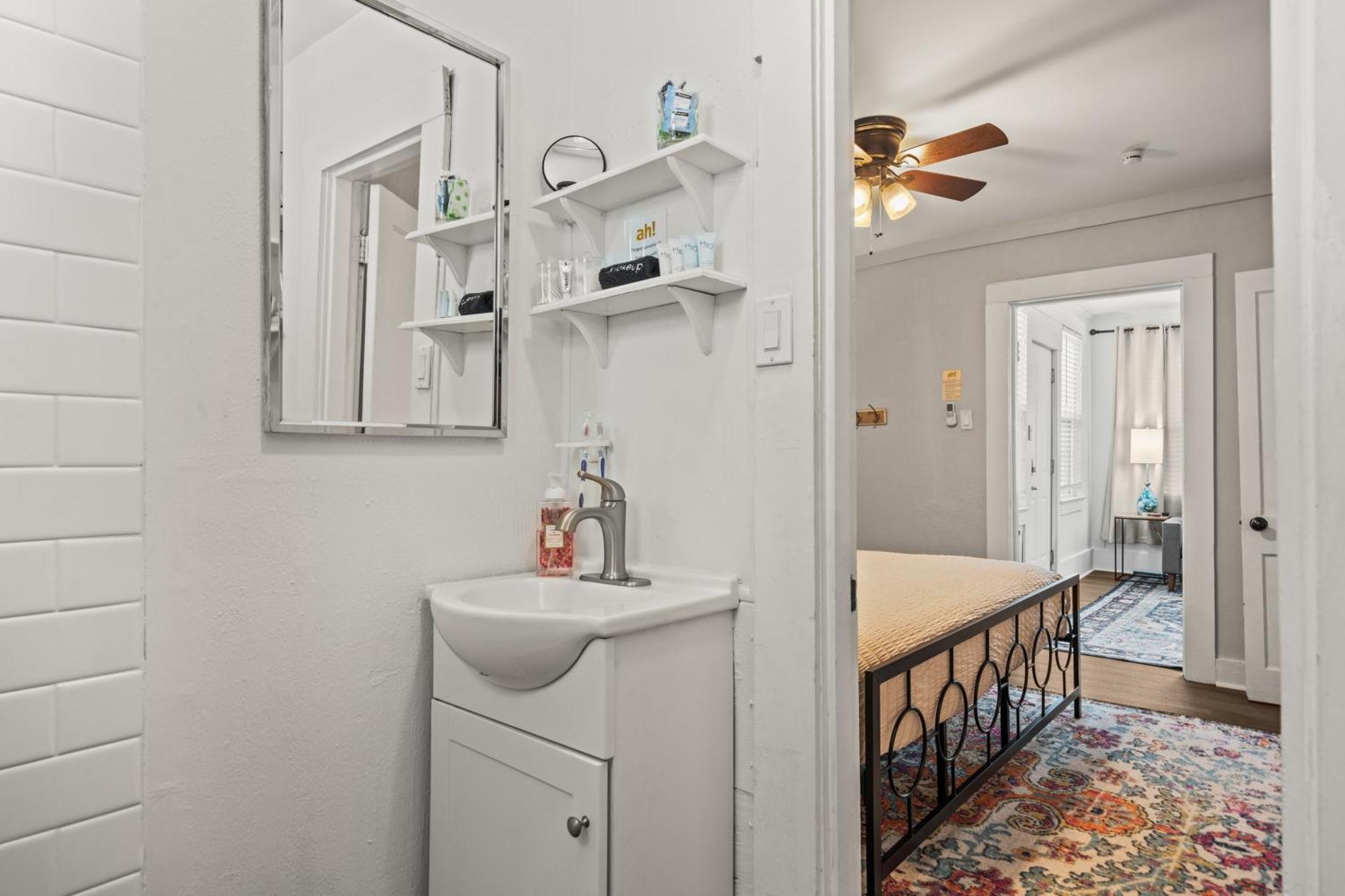 Cedar Blossom Bungalow Is A Cozy Getaway With A 5 Minute Walk To Downtown! Хот-Спрингс Экстерьер фото